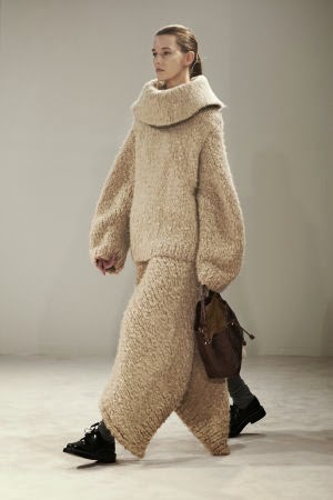 MTE5NTU2MzIzNTM2MDQ1NTc5