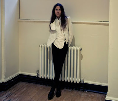 pjharvey_abouttheartist_0