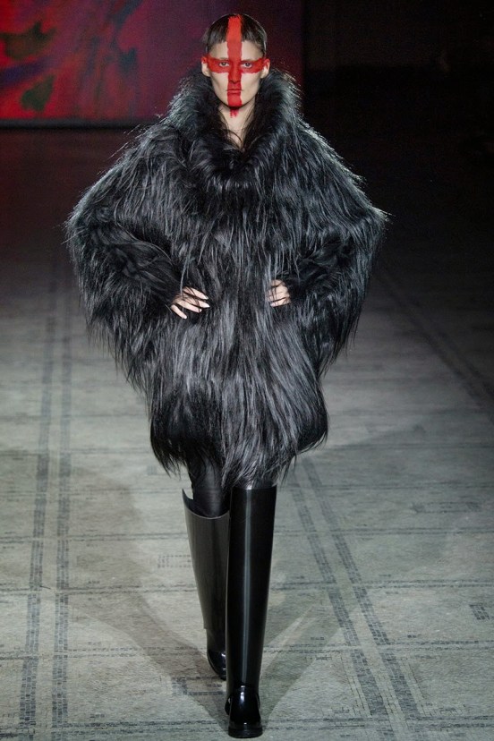 gareth-pugh-rtw-fw15-runway-07