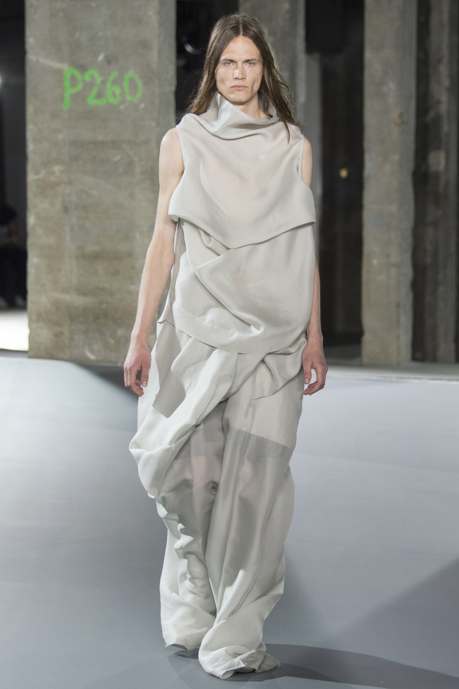 _ric0033_jpg_2033_north_1382x_black