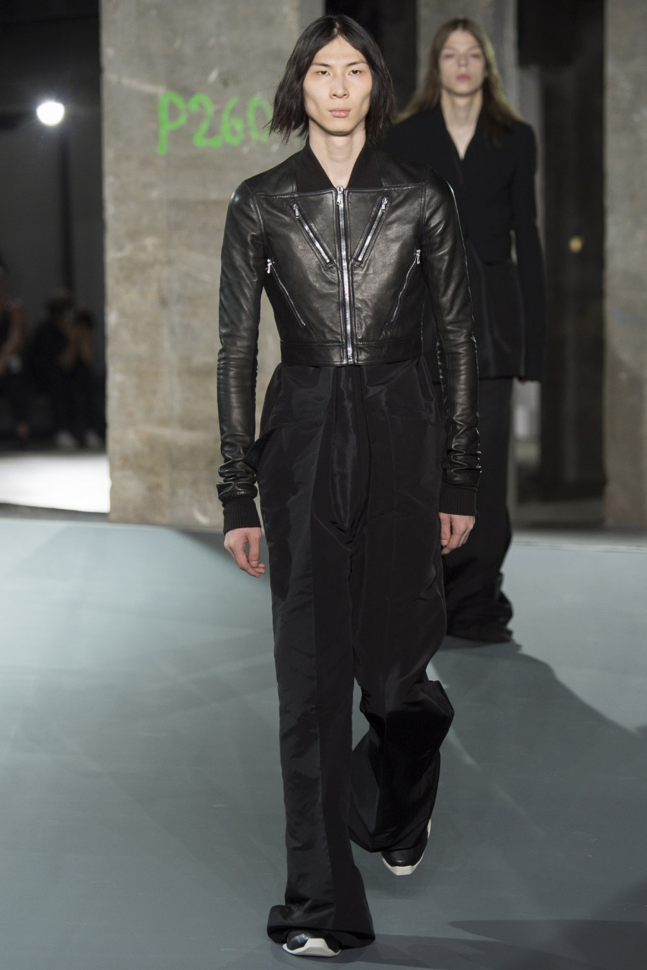 _ric0377_jpg_4205_north_1382x_black