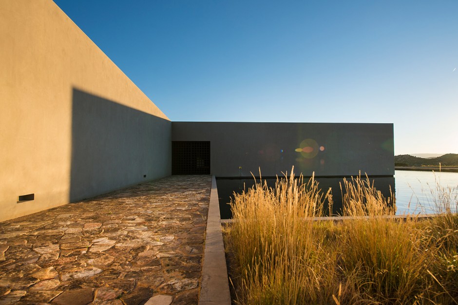 tom-ford-ranch-75-million-sale-04