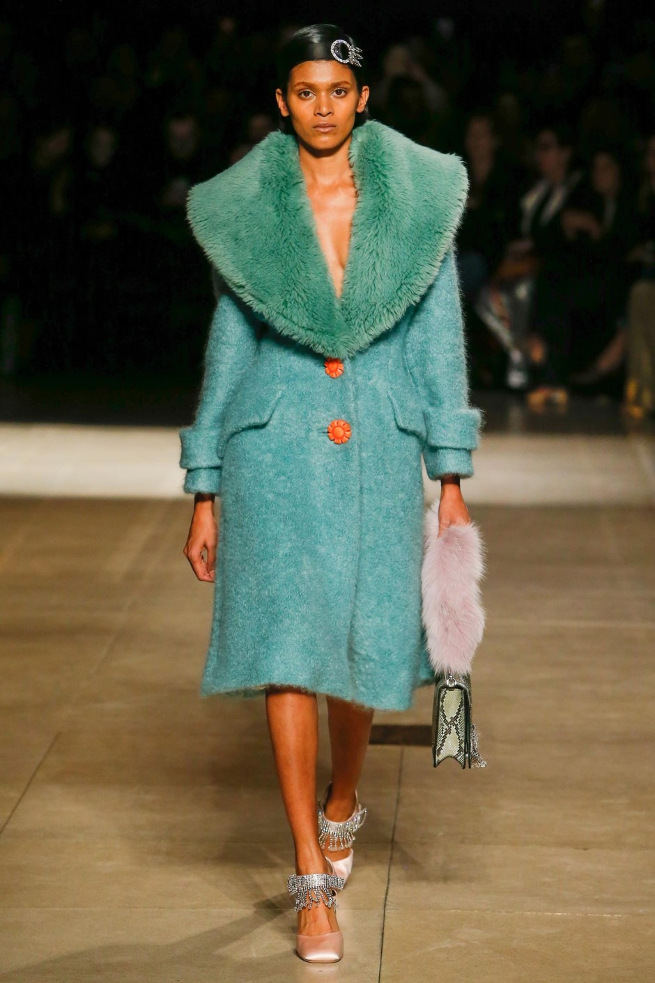 _mon0583_jpg_6853_north_1382x_black