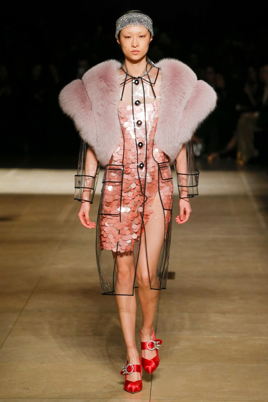 _mon1029_jpg_3109_north_1382x_black