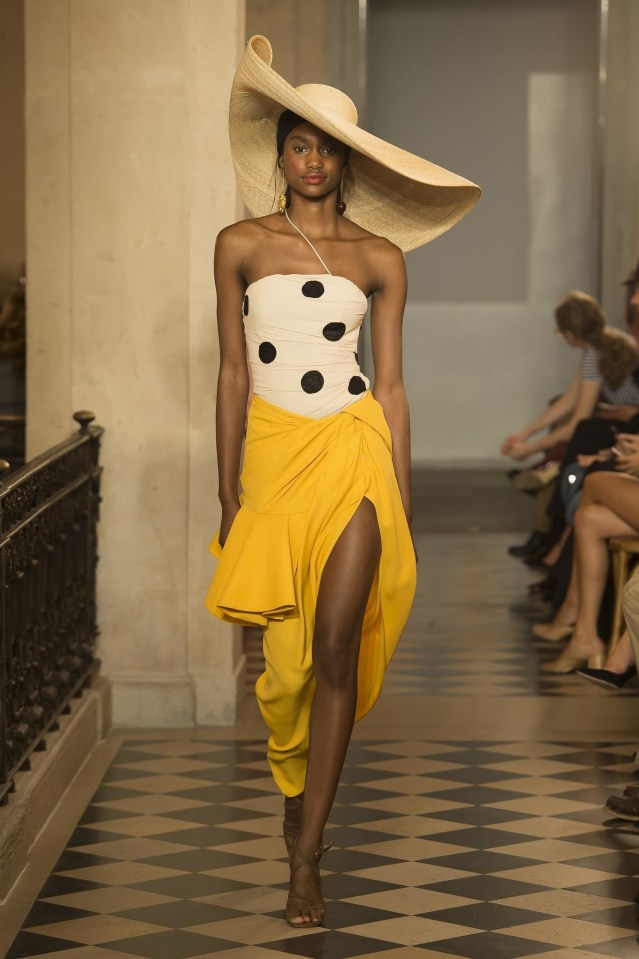 16_jacquemus_ss18_pfw_jpg_3264_north_1382x_black