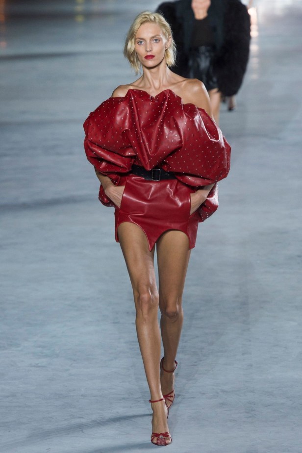 kim_1225_jpg_3456_north_1382x_black