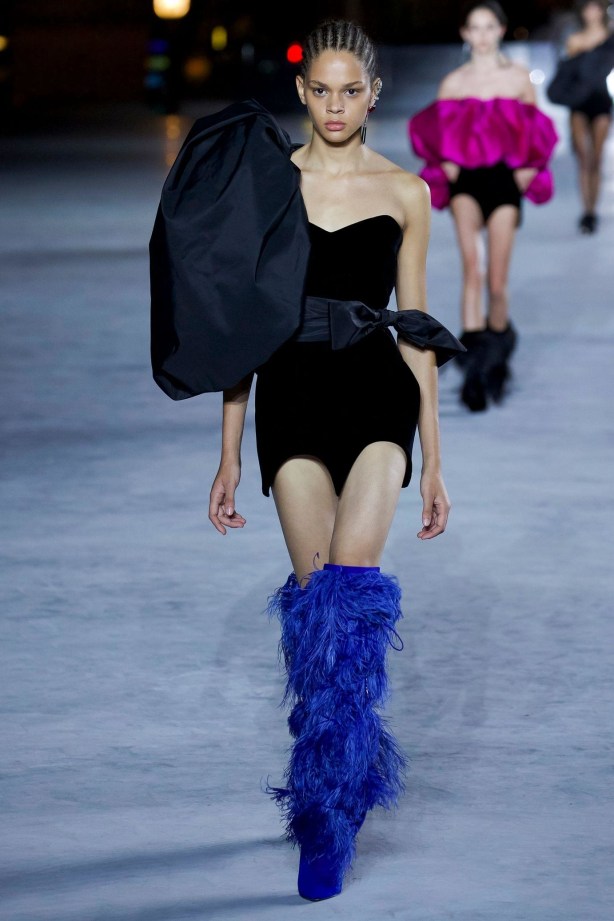 kim_1531_jpg_3805_north_1382x_black