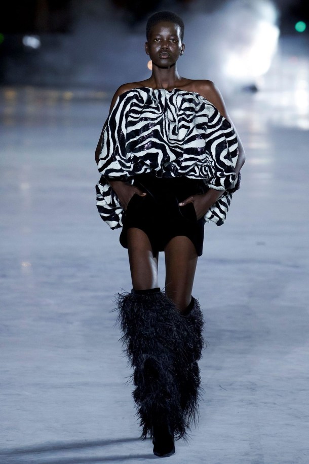 kim_1534_jpg_9680_north_1382x_black