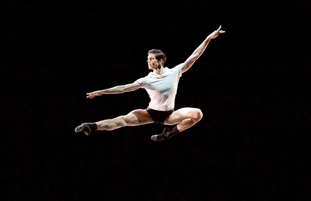 Men in Motion by Ivan Putrov at the London Coliseum – ART IS ALIVE