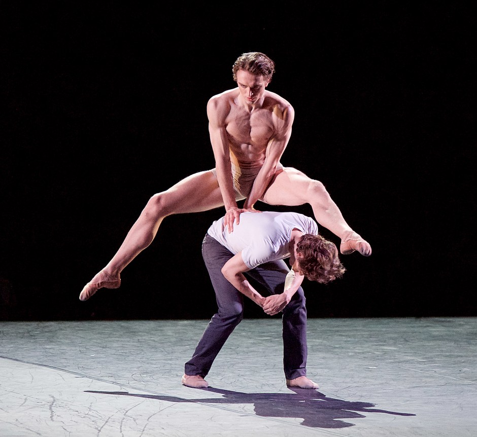 3331 Matthew Ball and Ivan Putrov in Men in Motion © Elliott Franks