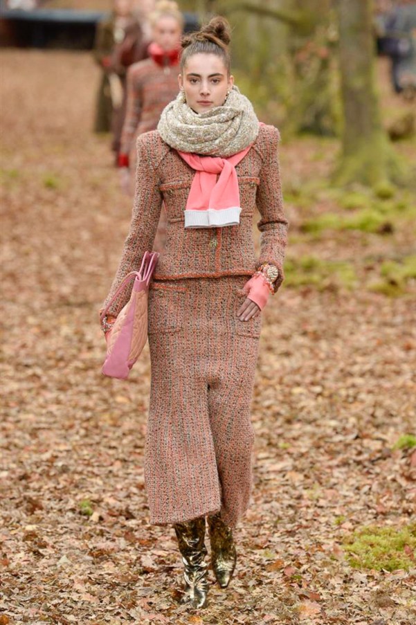 _cha0353_jpg_4113_north_1382x_black