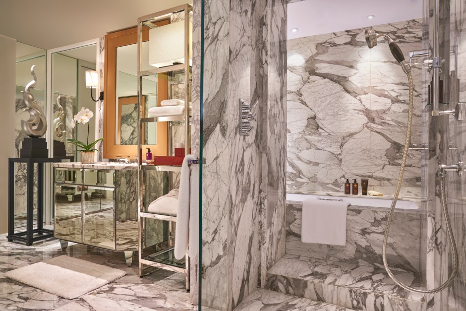 Grand Hyatt Erawan Bangkok_Diplomat Suite Bathroom