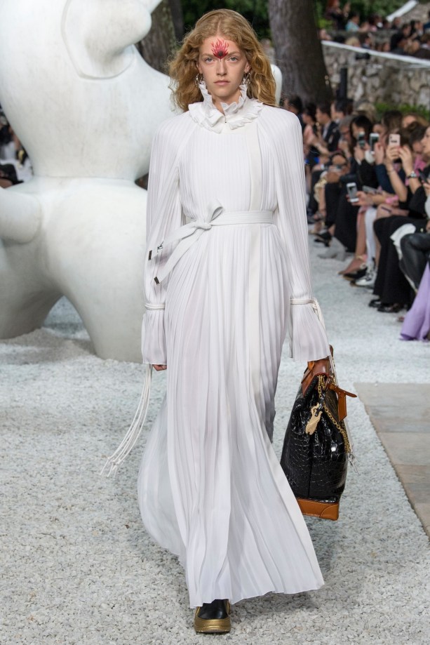 _vui0125_jpg_2266_north_1382x_black