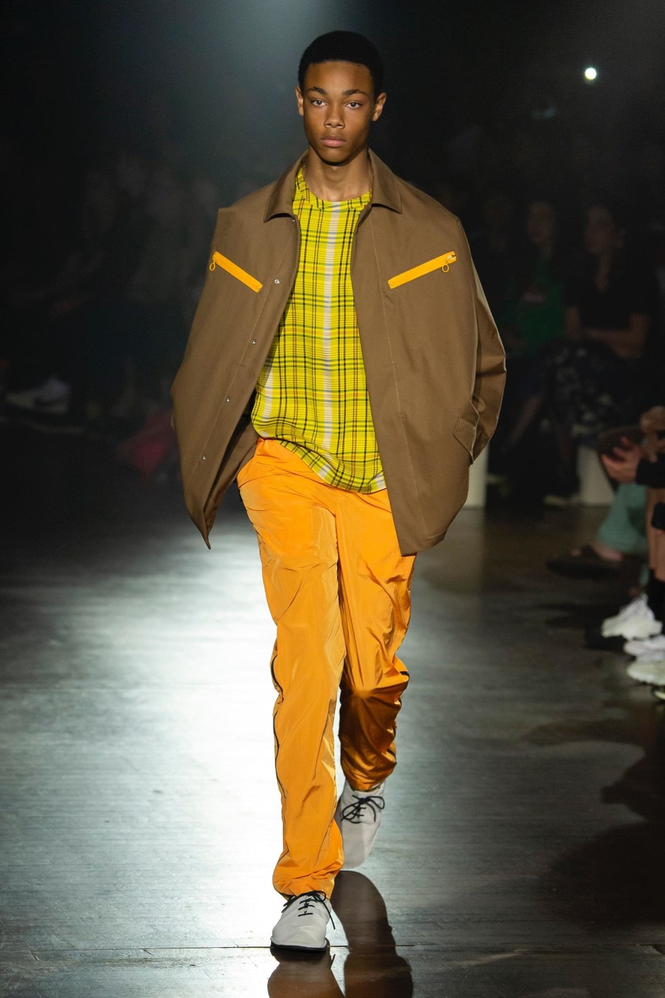 _ken0678_jpg_1932_north_1382x_black