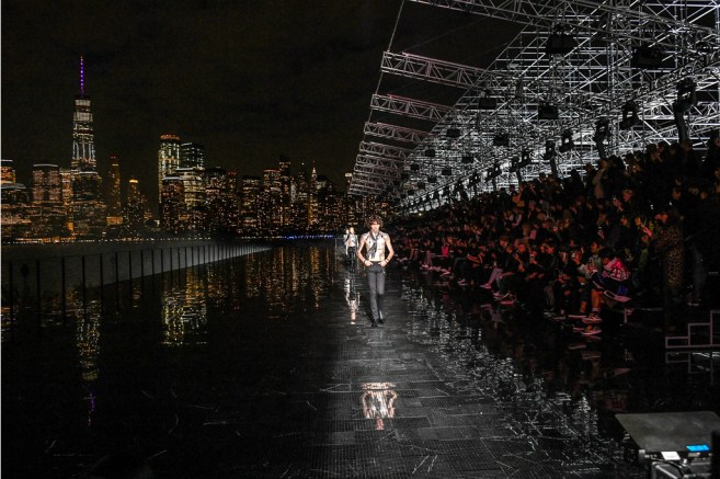 ysl_9515.jpeg_north_1024x_white