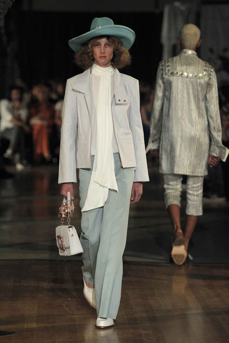 palomospain_10_jpg_4310_north_1382x_black