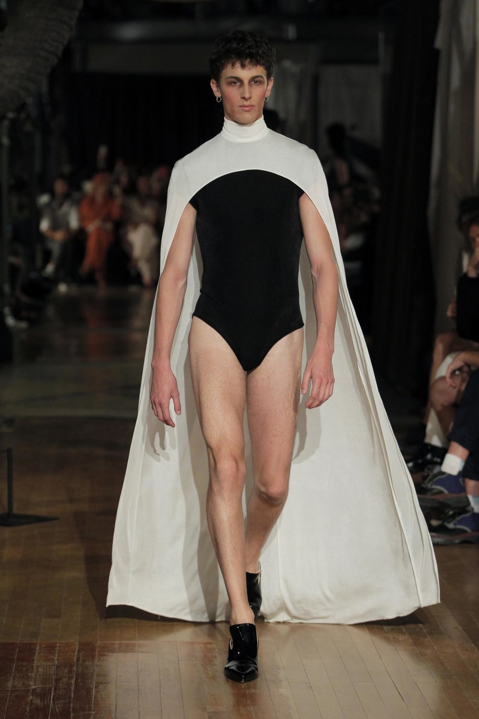 palomospain_44_jpg_265_north_1382x_black