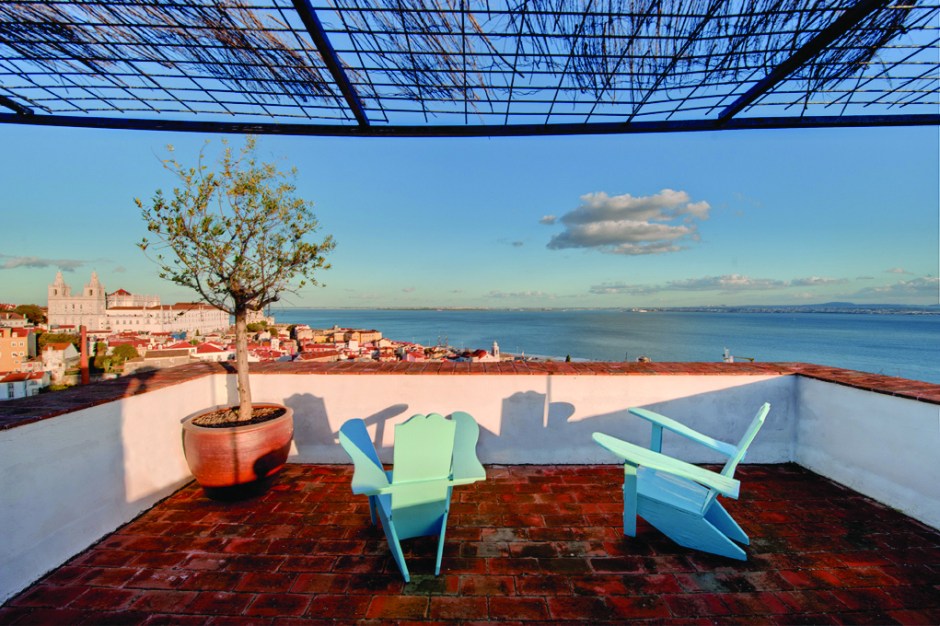 Lisbon and Tagus view from Bartolomeu de Gusmao suite 01 © courtesy of Palacio Belmonte