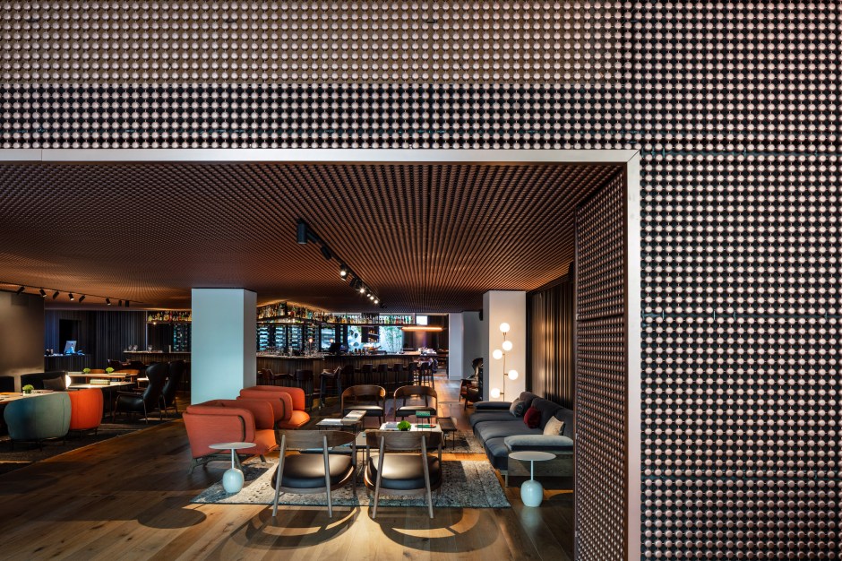 SirVictor_Lobby0381_AmitGeron_LowRes