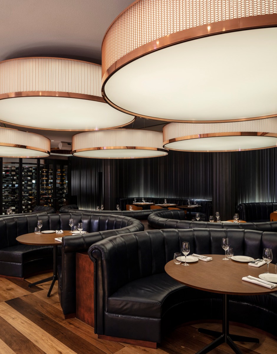 SirVictor_MrPorter0273_AmitGeron_LowRes