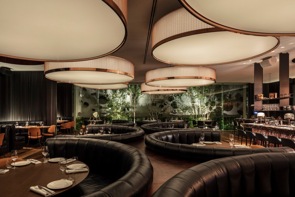 SirVictor_MrPorter0295_AmitGeron_LowRes