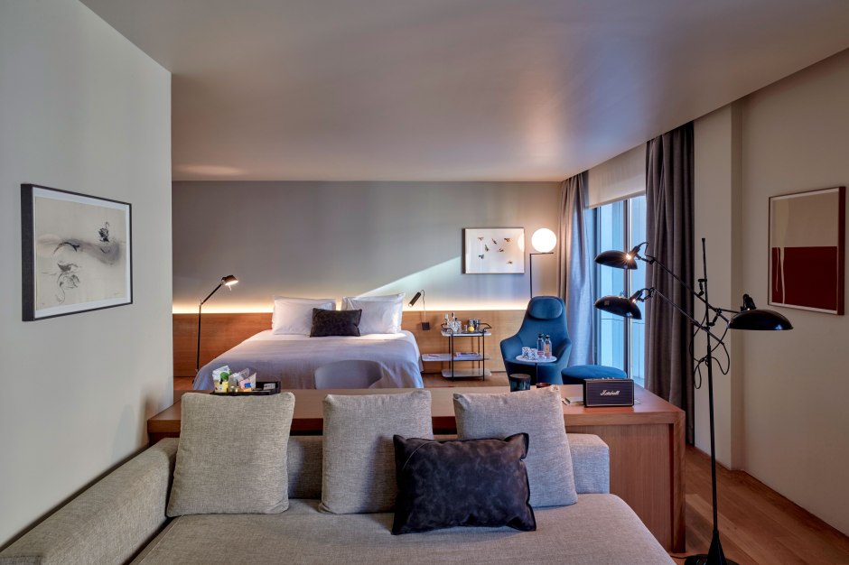 SirVictor_Room3895_SteveHerud_LowRes